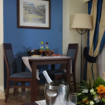 Hotel Yellow