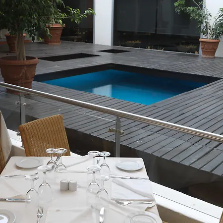 Yellow Hotel 4*