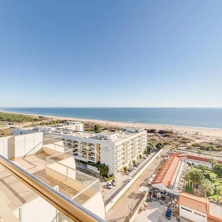 Hotel Yellow 4*