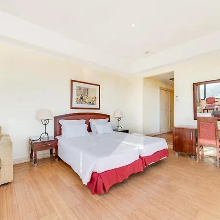 Yellow Hotell Monte Gordo
