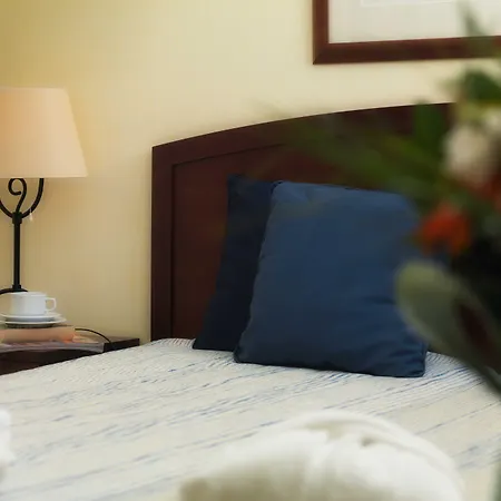 Hotell Yellow 4*